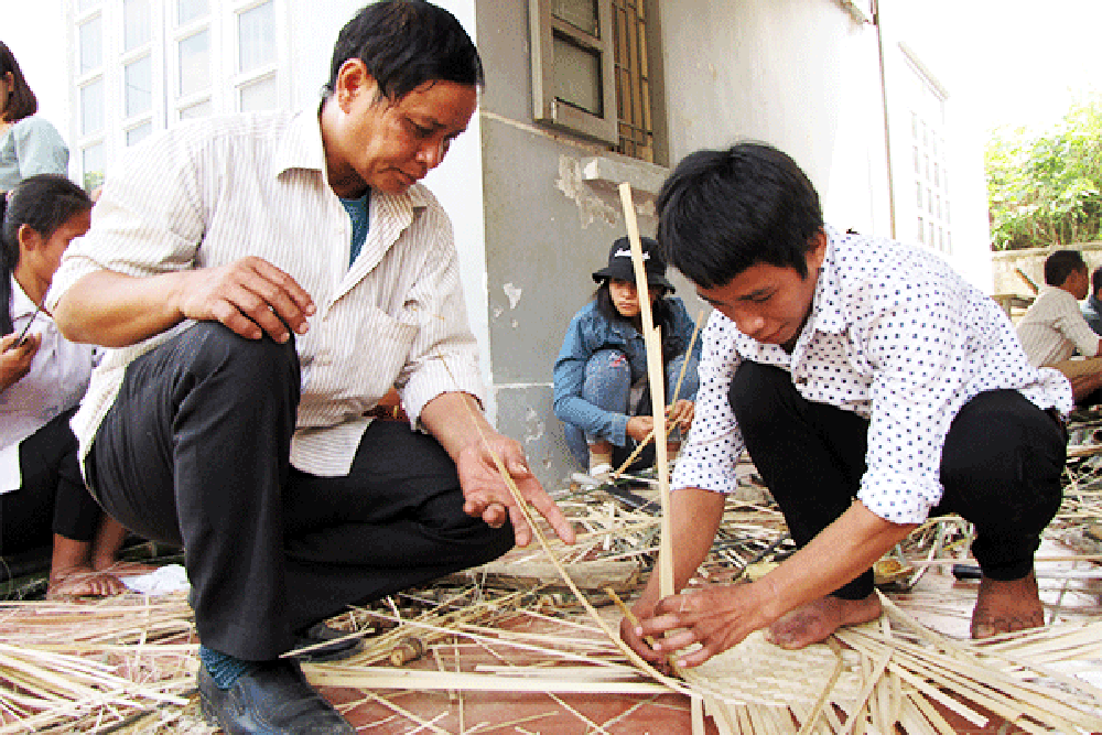 
Đe ngê̆ nhơ̆n pơtho tanh hơkăt, kơđum kơđŏng 