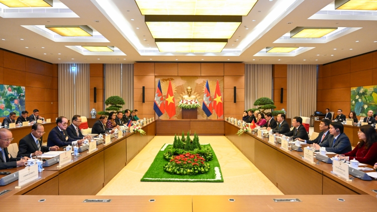 Kruanh Quốc hội Vương Đình Huệ tâm nchră đah Kruanh Thượng viện  dak Campuchia