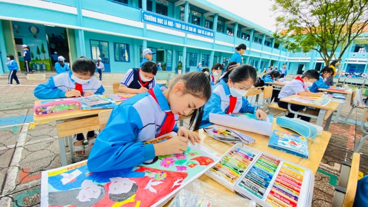 Đoàn ơruh pơnu dong kờl rlau 2 rbô 600 tơmàn đông ai kơnòm dềt geh rài kis kal ke in