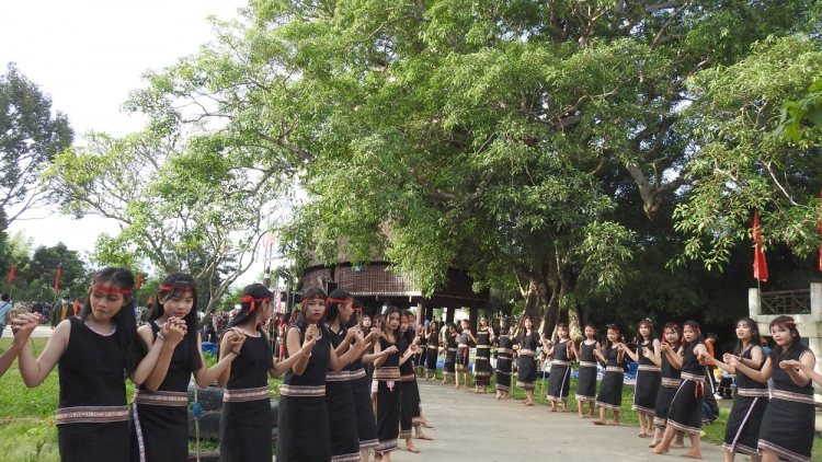 Kon Tum: Pơrlòng dròng Cing jañ mồng- Tam ya xoang ai kơnòm bơsram dơ̆ 6