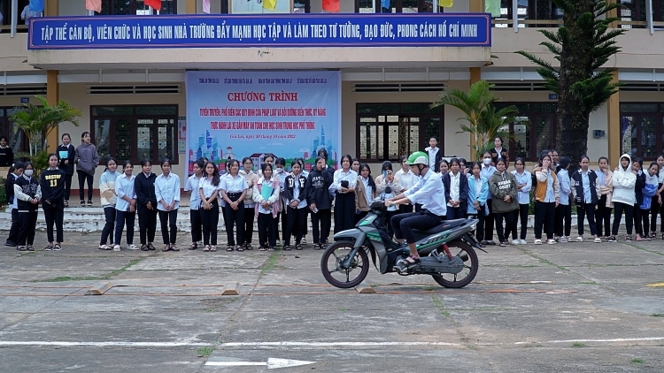 Gia Lai: Mbơh tơih, ntĭm nti pháp luật mpeh mât đăp mpăn an oh kon se.