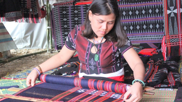 Quảng Trị: T’đui đoọng pa dưr zập đăh, đâh, đanh mâng zr’lụ đhanuôr acoon coh lâng da ding ca coong