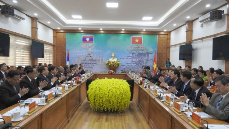 Tơring čar Kontum hăng Attapư (Lao) kĭ pơkôl kơtưn gum hrom pơđĭ kyar 