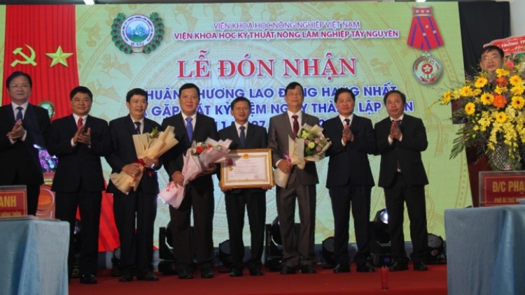 Viê̆n khoa hok kih thuât pêi chiâk deăng pêt kong Tây Nguyên tơdah xo Medái pêi cheăng ối 