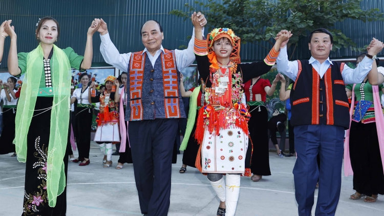 Củ tịc lơgar tus bal Ngai chờ tam klăc dờng ală jơi bơtiàn tàm càr Lai Châu 