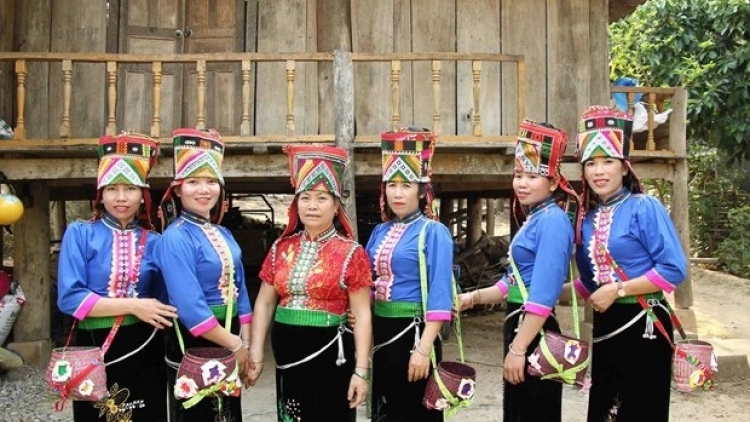 Kon pơlei kon kông kơjăp đon lui kiơ̆ Đảng