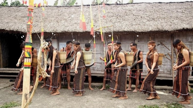 Bhiệc bhuốih crâng âng manứih Mạ