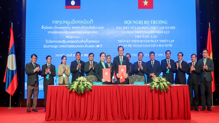 Việt Nam hăng Lao ngă hrom pơtô mơnuih mă bruă kơhnăk