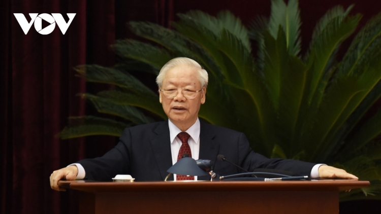 Tổng Ƀí thư ồng Nguyễn Phú Trọng đơng lam pơrjum lơh jăt Nghị quyết sồ 30 bơh Ƀộ Cíñ trị