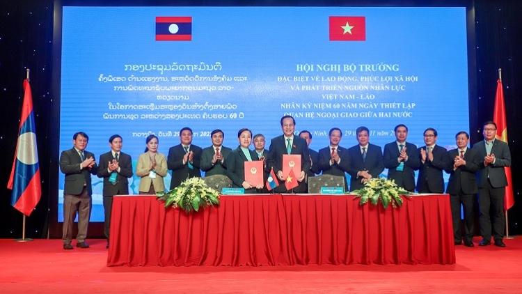 Việt Nam n’hanh Lào kan ndrel ntĭm nti nuĭh kan uĕh blău