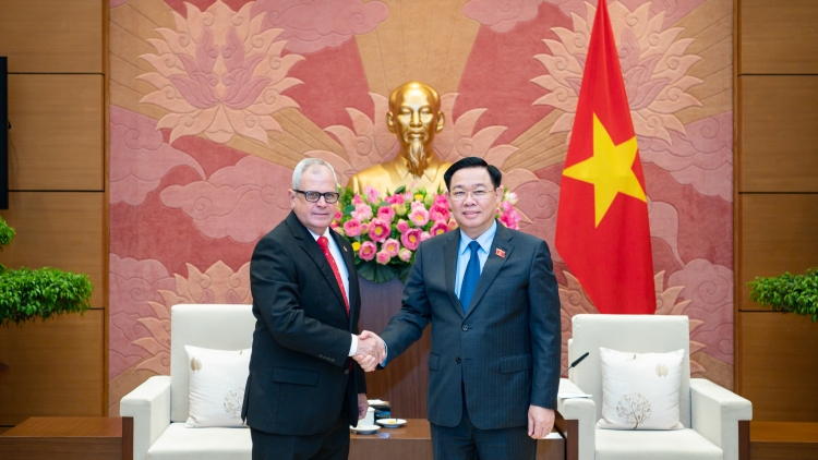 Củ tịc Quốk hội ồng Vương Đình Huệ wă Kwang geh jơng tàm mpồl đơng lam Đảng dà lơgar, Tổng thư ký Quốk hội mờ Hội đồng dà lơgar Cuba