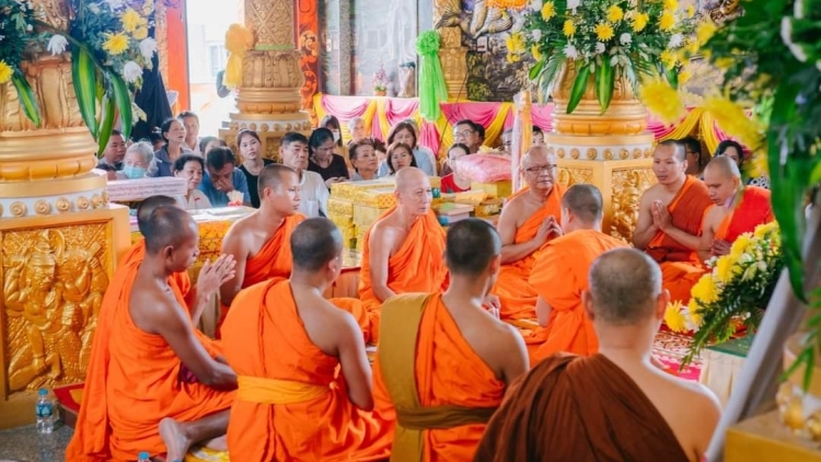 CHREIH CHRAI BILAN NGAK ADAT DÂNG Y KATHINA DI URANG KHMER NAM BỘ