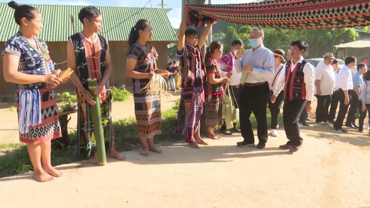 Chr’nắp liêm đhr’niêng bhrợ ga nâu âng manứih Cơ Tu