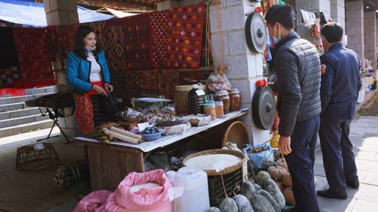 Tổ chức apêê t’ngay “Đại đoàn kết zập k’bhuh acoon coh-c’kir Văn hóa Việt Nam” tơợ t’ngay 18-23/11/2022