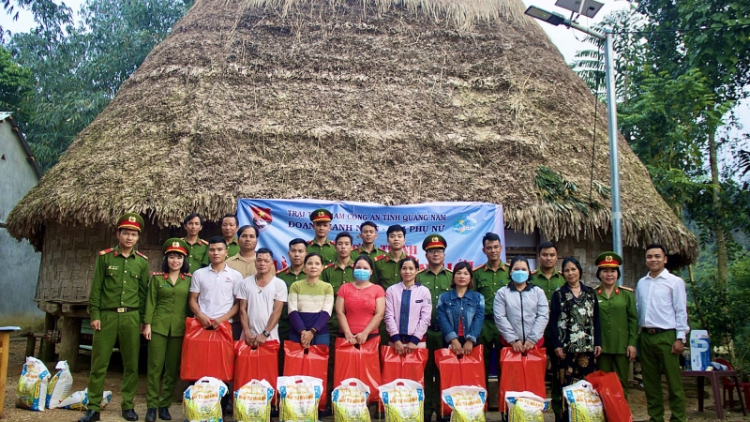 Tệêm ngăn “C’lâng bh’rợ ca noong k’tiếc” đhị Quảng Nam