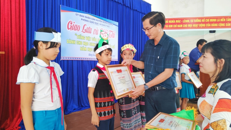 Pr’lưch Hội thi “Tiếng Việt âng zi” c’moo học 2022-2023