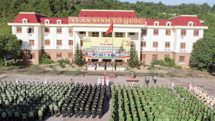 Công an Dak Nông hăn pah kan hô ngăn tŏng ăp đăp mpăn ntung trong tâm rơh Tết 2023 