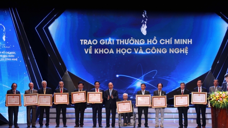 Kruanh dak Nguyễn Xuân Phúc râng ƀư an ndơ nkhôm Hồ Chí Minh, ndơ nkhôm ngih dak mpeh Khoa học n’hanh Công nghệ