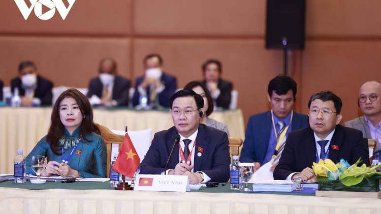 Chủ tịch Quốc hội Vương Đình Huệ pấh tơợp bhrợ Đại hội đồng AIPA