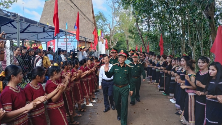 Khua phŭn bruă lĭng kahan Phan Văn Giang nao hlăm hruê knăm bi mguôp djuê ana ti čar Kon Tum