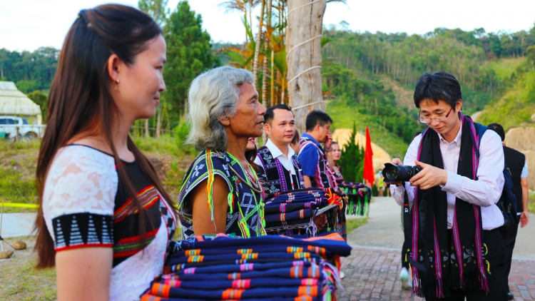 Mât ndray n'hanh mpư n'hao rnoh khlay văn hoá ƀon lan ăp rnoi mpôl đê̆ ta nkual n'har bri