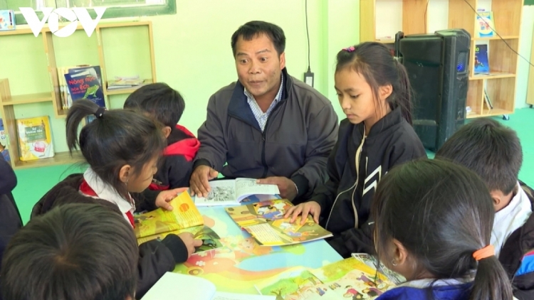 Thầy giáo Cơ Tu tốt nghiệp ĐH loại giỏi, zước đâc ooy ca noong k’tiếc pa bhrợ