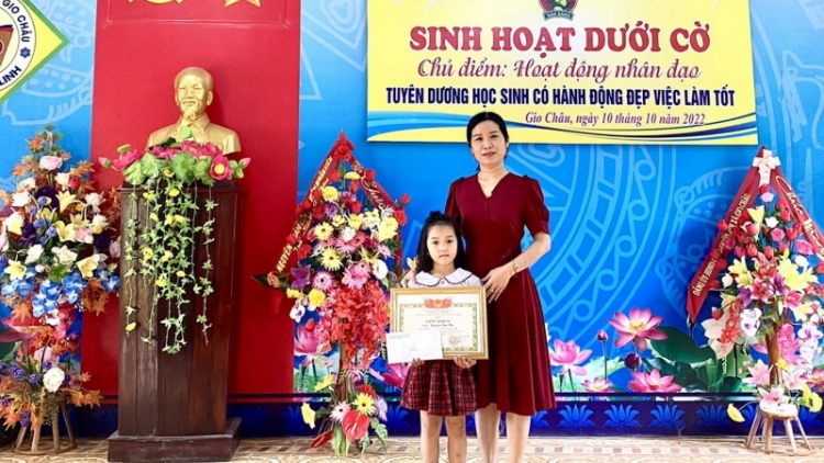 Quảng Trị: Hơnh deh học sinh lớp 1 bơơn chơơih lâng pa chô đoọng cớ ha ma nưih bhrợ đhr’dooc