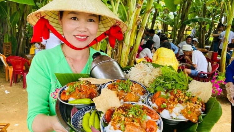 Quảng Nam bhrợ pa dưr bha ar k’đươi xay moon ch’na Mỳ Quảng moot ooy C’bhuh Ckir văn hóa phi vật thể k’tiêc k’ruung