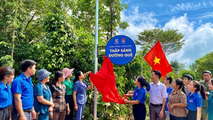 Droh rơtăm Dak Nông tâp trăng krâ on bâ eăng troăng pơlê