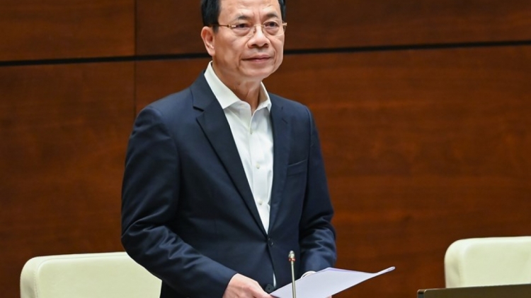 Bộ trưởng Nguyễn Mạnh Hùng lâng Phạm Thị Thanh Trà ta ơơi pa chô boóp p’rá ta mooh đhị Quốc hội