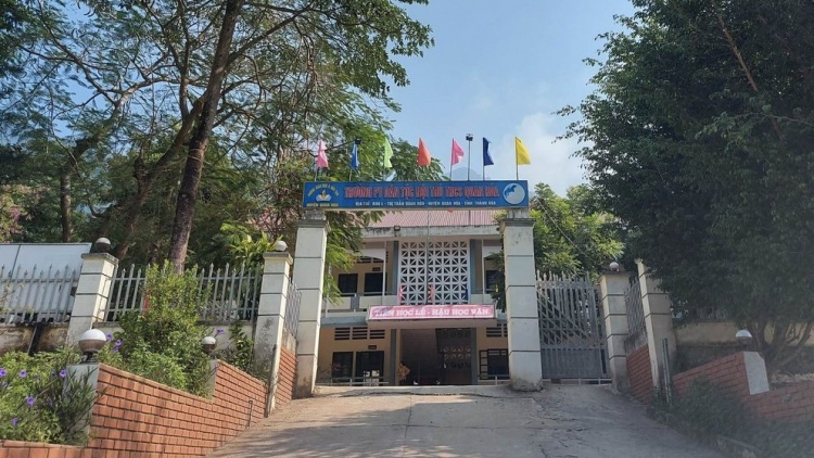 Xa nay t’mêê tu bhiệc xét tuyển lết 43 học sinh moọt trường dân tộc nội trú