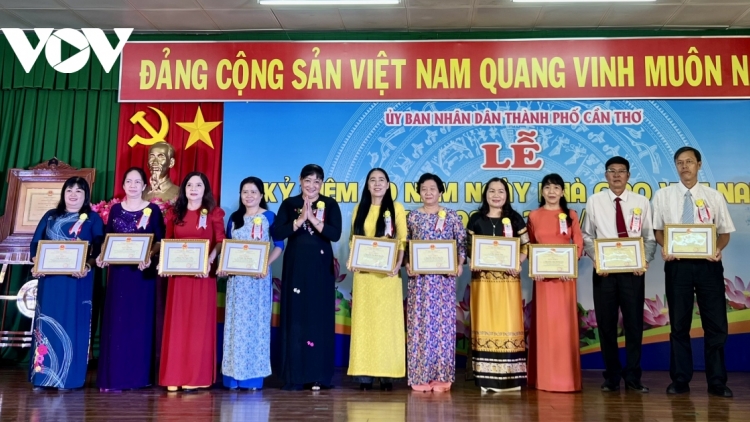 ពត៌មាន ម៉ោង​ ៦