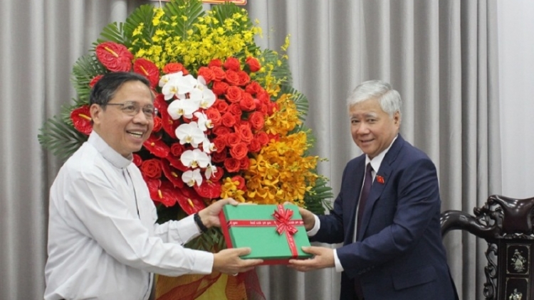 Kơdră Anih jang Trung ương Măt trâ̆n tôh kuôk Việt Nam thơ thâu hơ iă pơyan Nô-el tơ̆ Bình Thuận