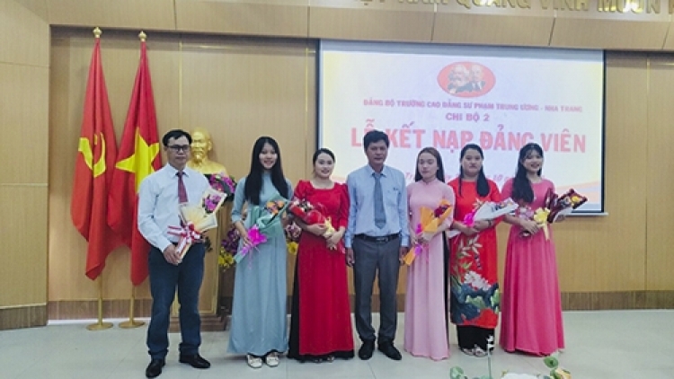 Khánh Hoà xăl t’mêê bh’rợ pa dưr pa xớc đảng cóh sinh viên, học sinh