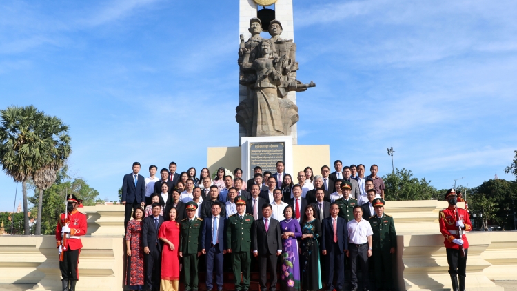 Bi hdơr 78 thŭn Hrue mkŏ mjing lĭng kahan yang ƀuôn Việt Nam ti Campuchia