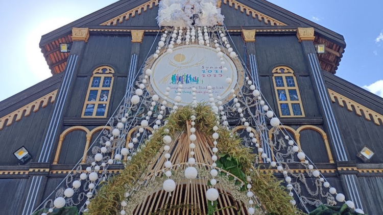 Hô hơng nùs nhơm wă rò Noel tàm Kon Tum mờ Gia Lai