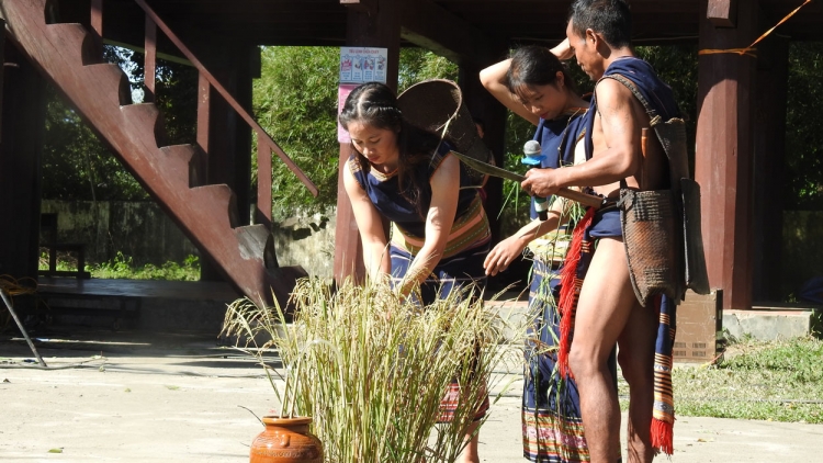 Rak túa lĕm tro mâu hdroâng kuăn ngo a Kon Tum, môi tơdroăng pêi la tơdjâk hên tơdroăng kal