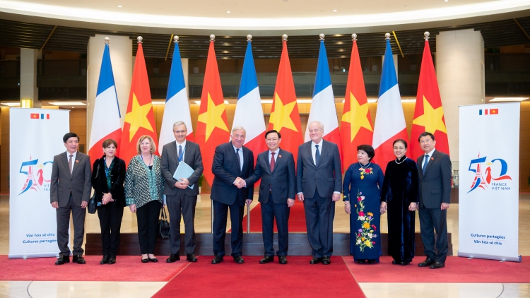 Củ tịc Quôk hội ồng Vương Đình Huệ cribơyai mờ Củ tịc Thượng viện lơgar Tây ồng Gérard Larcher 