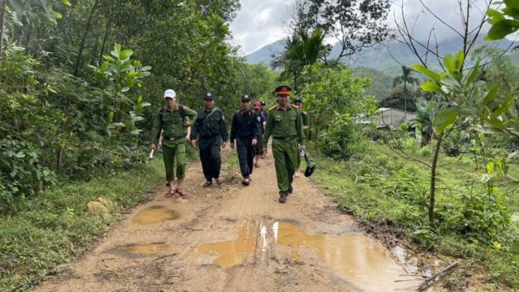Công an tỉnh Quảng Nam bhrợ bh’rợ pruuh coop c’bhuh bhrợ vàng lất xa nay đhị Bồng Miêu