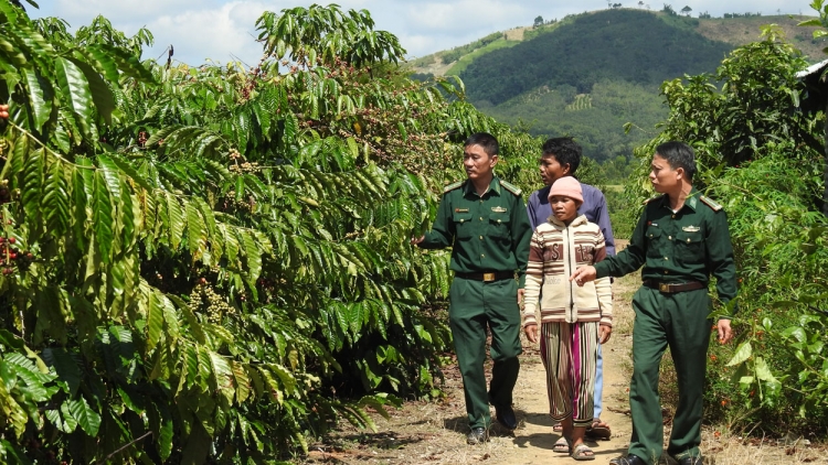 Rŭm môi tuăn tơdjuôm ivá mơjiâng thôn pơlê nếo a tơkăng kong Kon Tum