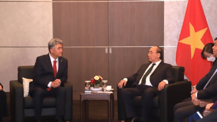 Khua lăn čar Nguyễn Xuân Phúc drông čhưn leh hŏng phung khua kiă kriê Êpul Grŭp prŏng ti Dhŭng Korea  