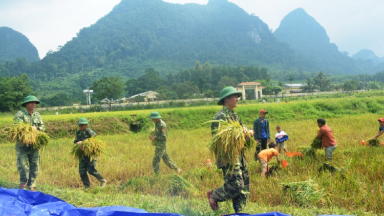 Đoàn kết đoọng zư lêy râu yêm têêm âng vel bhươl