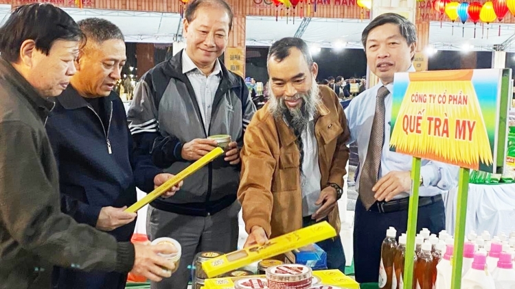 Lâh 60 hân lung pr’đươi ting pâh pa câl coh apêê t’ngay pa căh bh’nơơn da ding ca coong Quảng Nam