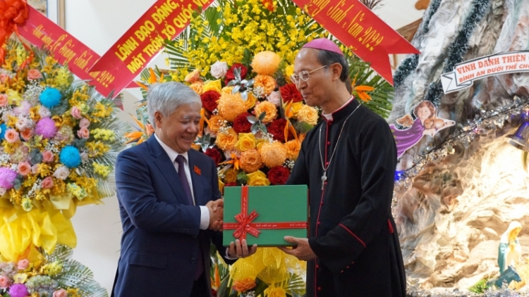 Kăn xiâm hnê ngăn Vi ƀan Măt trâ̆n tơnêi têa Việt Nam lăm pôu, rơkâu hâi Noel a Đồng Nai 