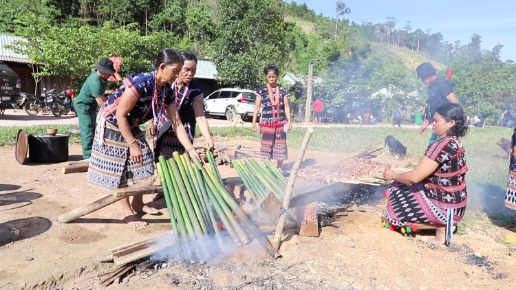 Pân đil Cơ Tu zư lêy lâng pa dưr chr’năp ch’na đh’năh ty đanh