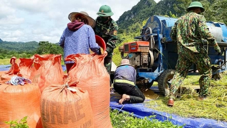 Tơrŭm vâ gâk kring tơdroăng ki tơniăn lĕm a pơlê