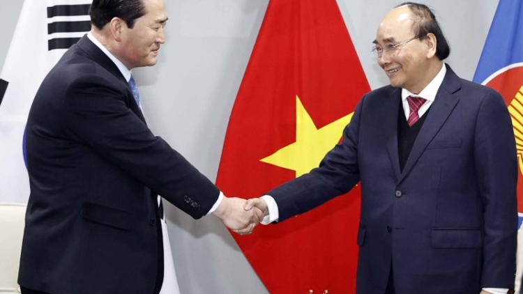 Củ tịc lơgar ồng Nguyễn Xuân Phúc cri bơyai mờ Kwang atbồ lơgar Hàn Quốk ồng Yoon Seok Yeol