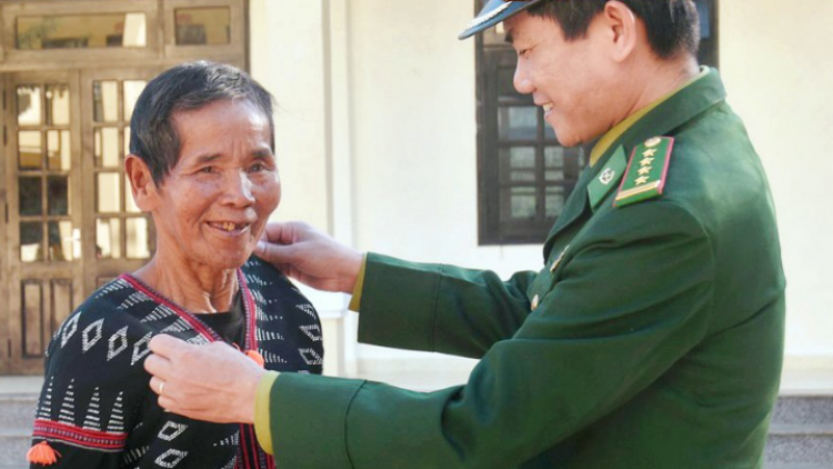 Bộ đội Biên phòng Quảng Nam pa độp đoọng 1.500 hun pr’hêl Tết cher đoọng ha pr’loọng đha rứt lâng đhanuôr acoon cóh