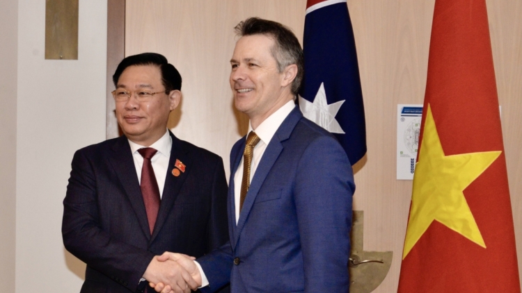 Khua git gai wai lăng pơ ala mơnuih ƀôn sang dêh čar Vương Đình Huệ tŭ jum Khua Ding jum pơtô pơhrăm dêh čar Austalia 