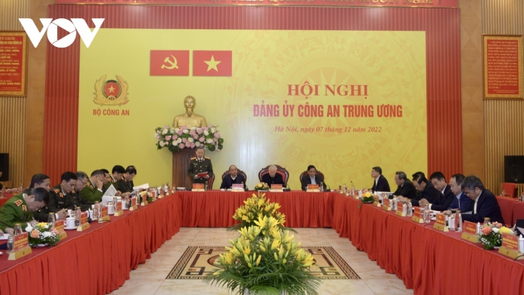 Tổng Bí thư Nguyễn Phú Trọng pấh hội nghị Đảng uỷ Công an Trung ương